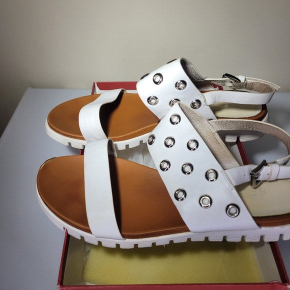 Sandals - Picture 8 of 8